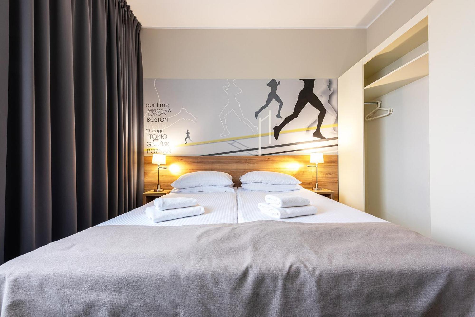 Hotel Maraton Шамотулы Экстерьер фото