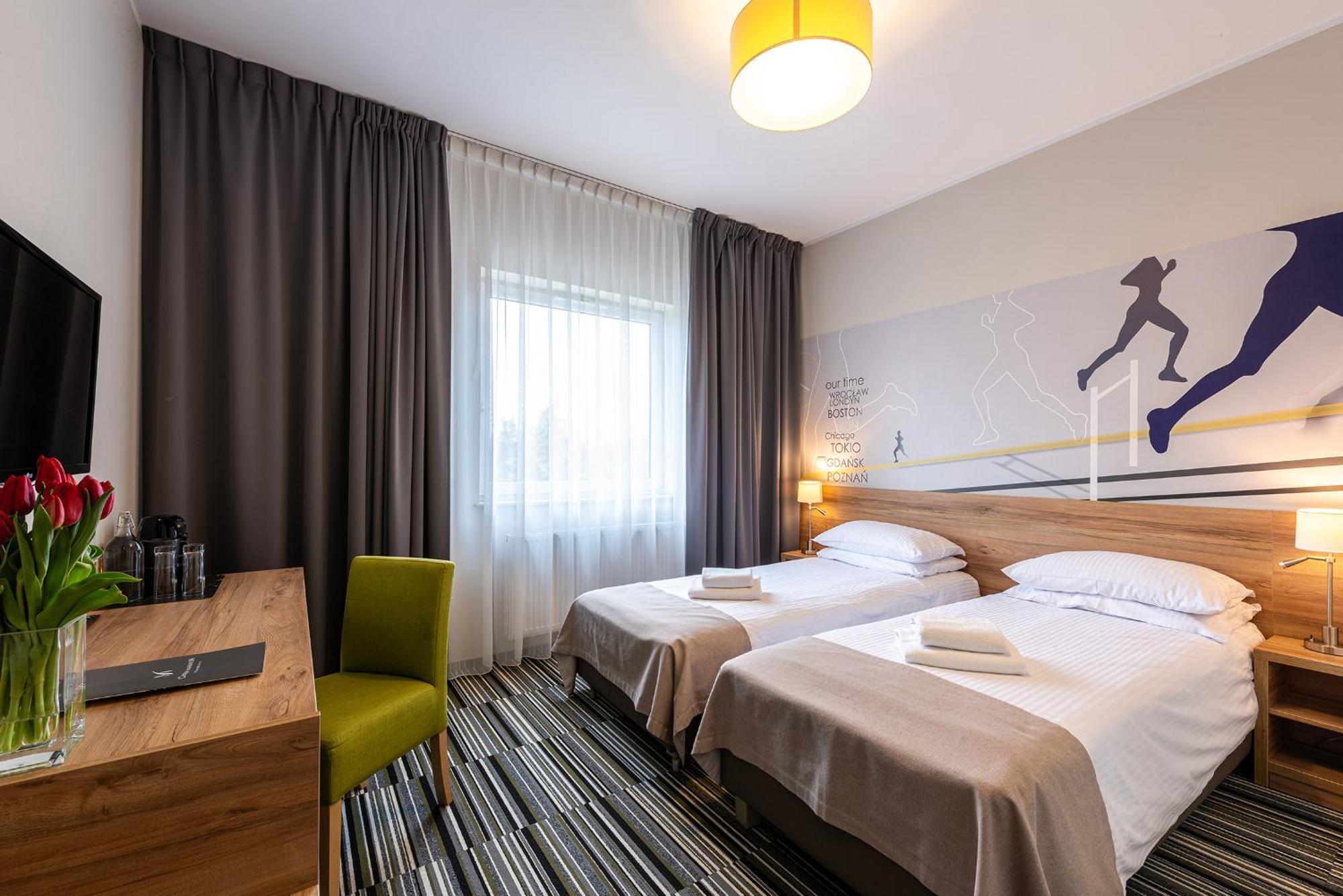 Hotel Maraton Шамотулы Экстерьер фото