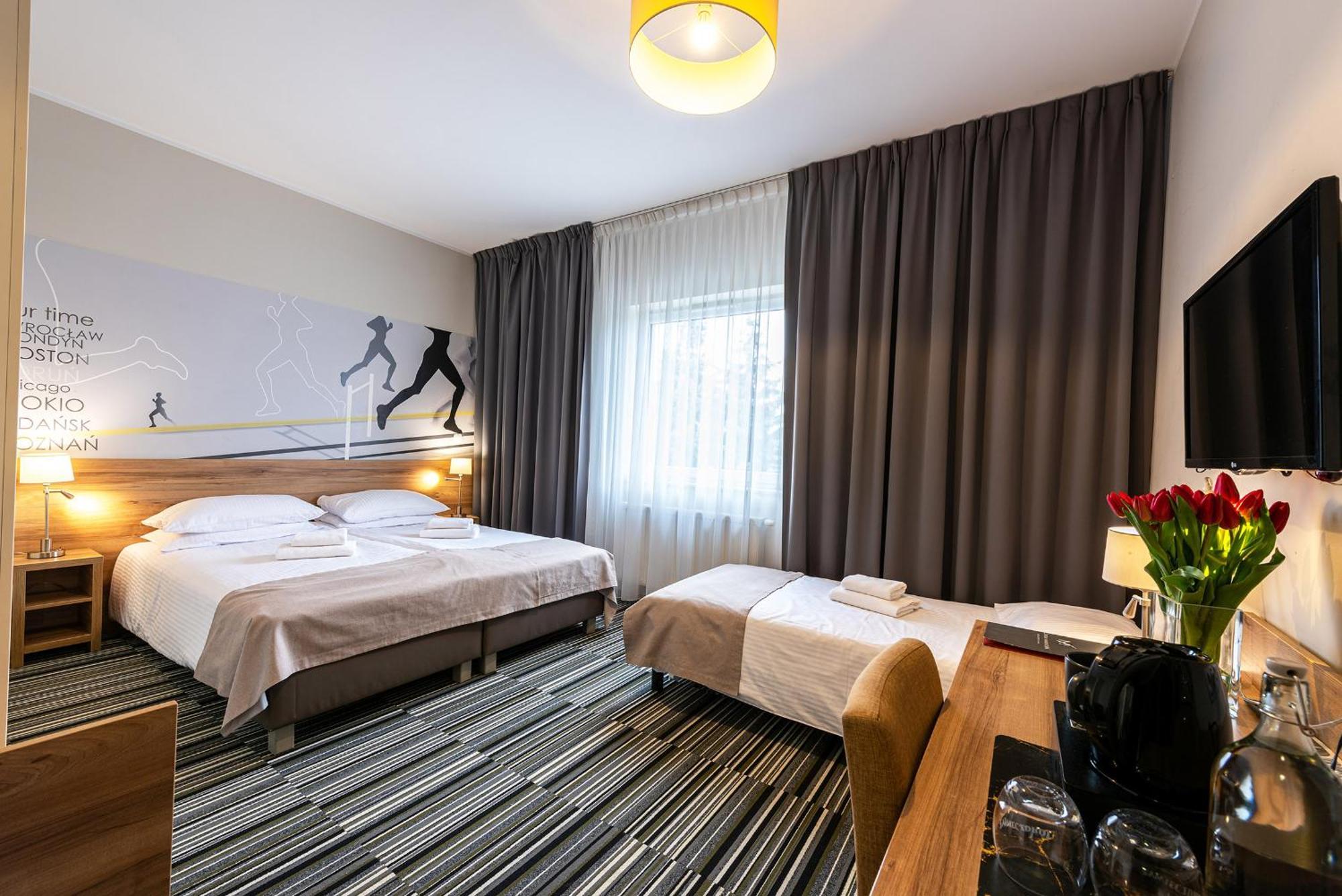Hotel Maraton Шамотулы Экстерьер фото
