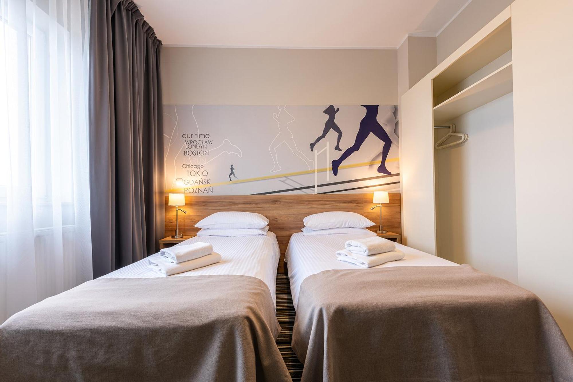 Hotel Maraton Шамотулы Экстерьер фото