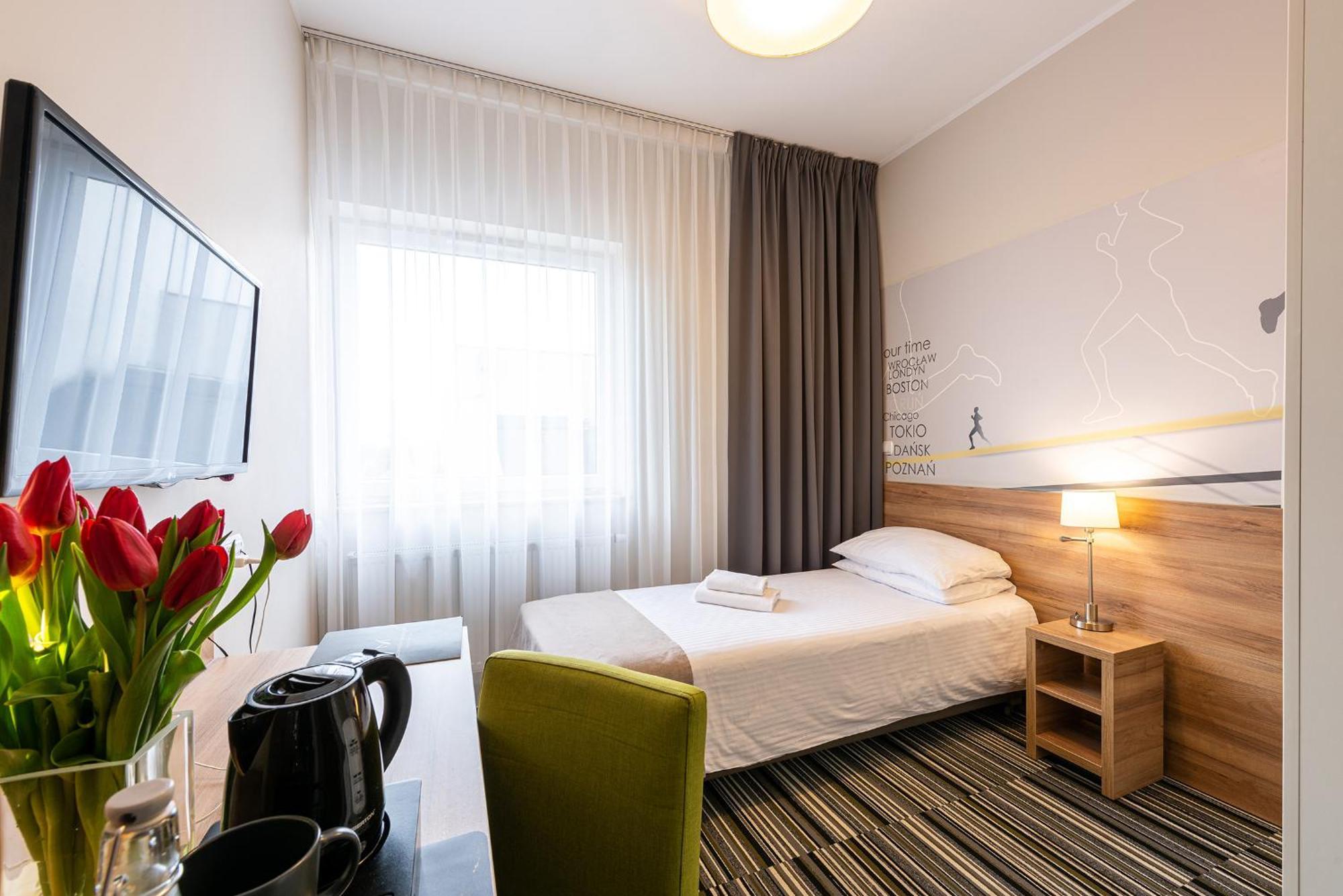 Hotel Maraton Шамотулы Экстерьер фото