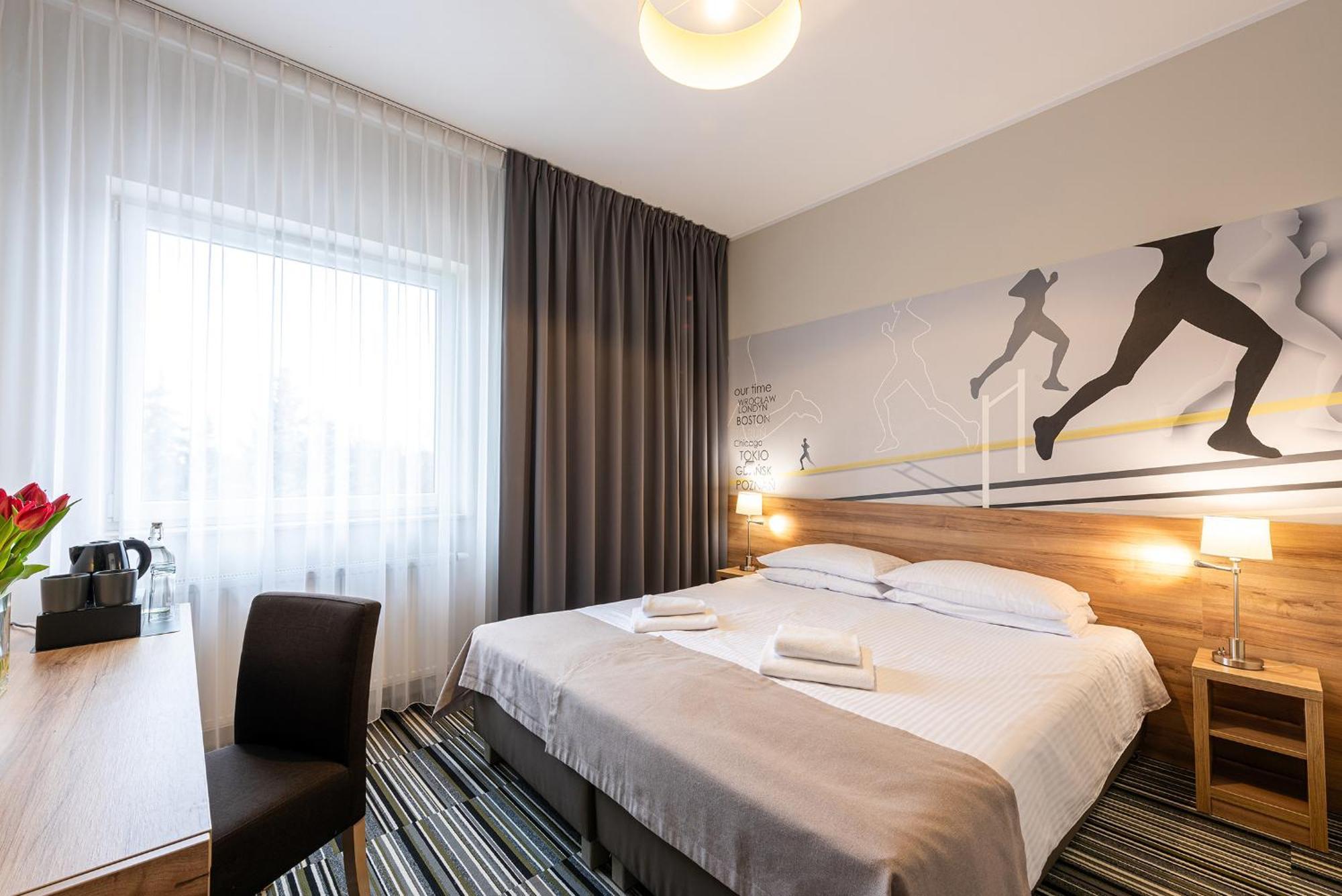 Hotel Maraton Шамотулы Экстерьер фото