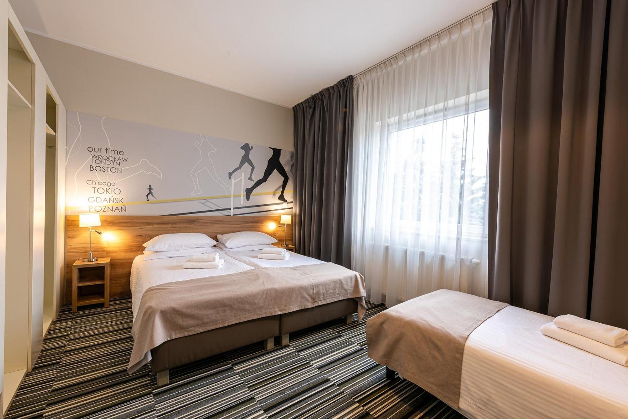 Hotel Maraton Шамотулы Экстерьер фото