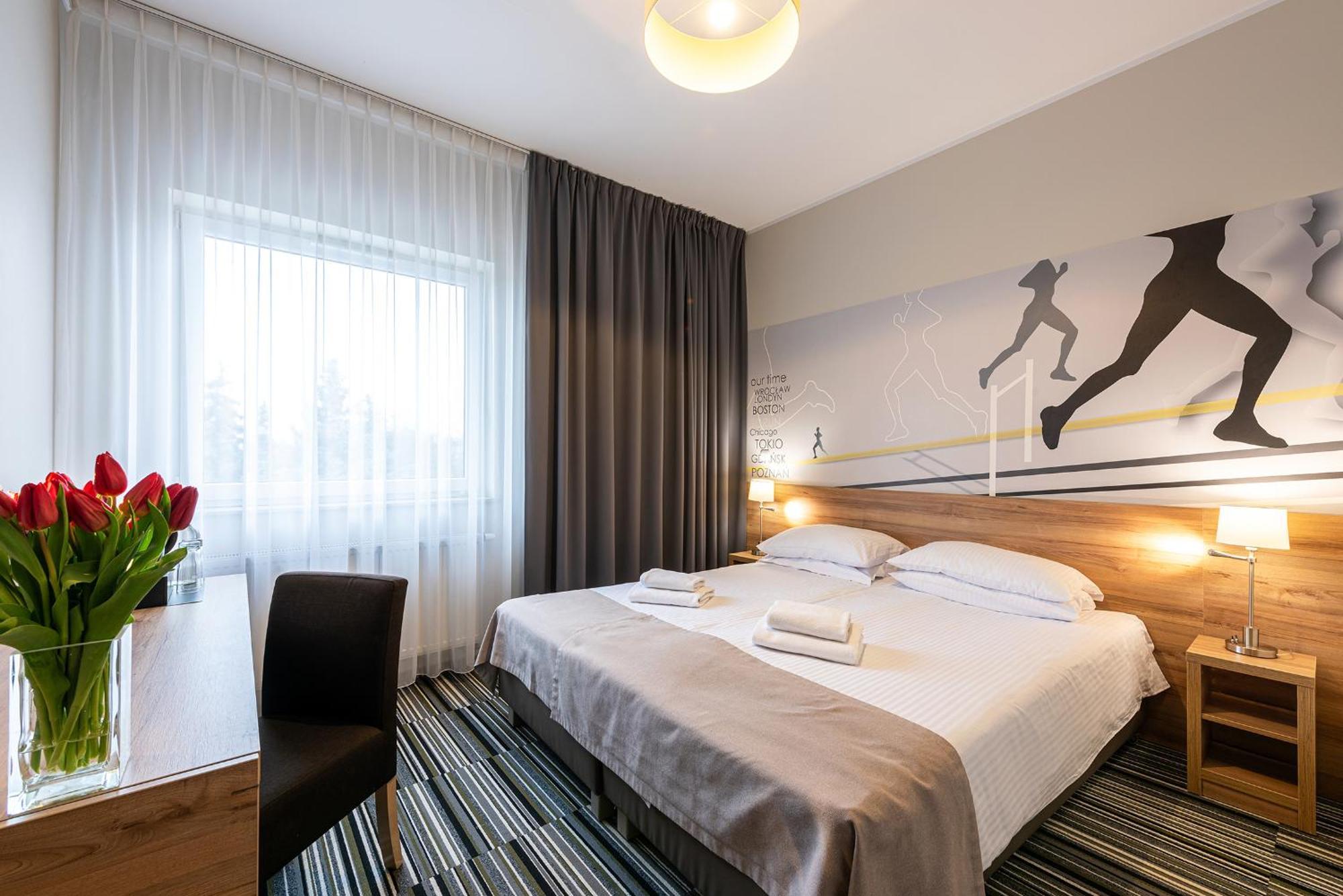 Hotel Maraton Шамотулы Экстерьер фото